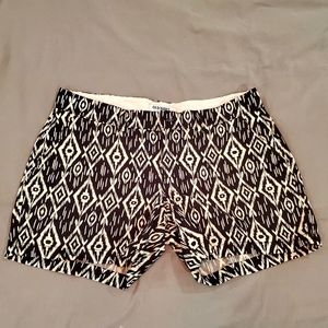 Black & White Pattern (blackjack / tribal) Shorts
